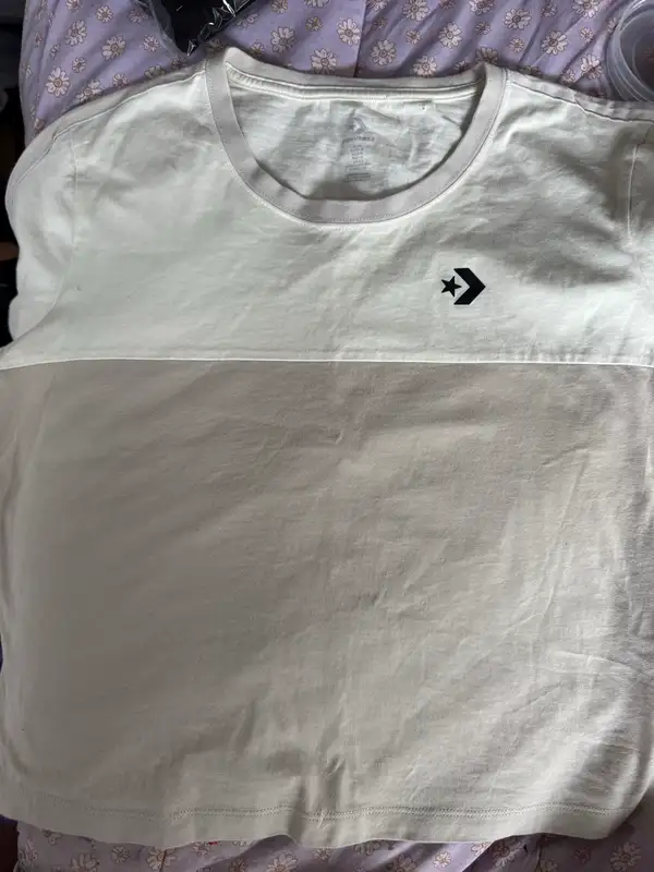 Converse women’s tshirt boxy fit sz S