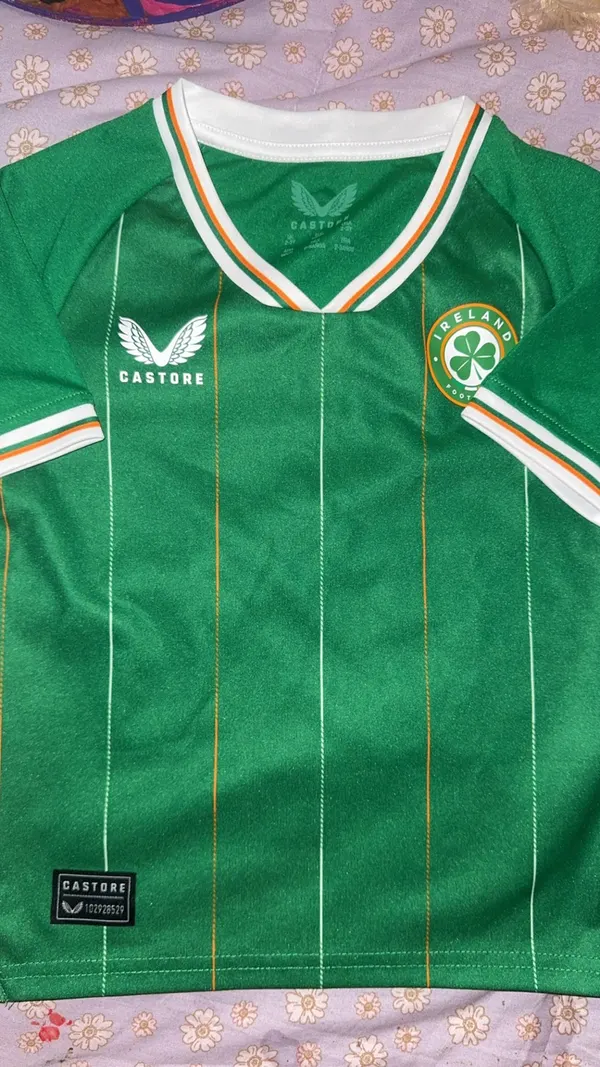 Castore kids Ireland football jersey 2-3y