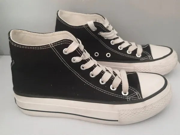 Ghanda Black and White Sneakers