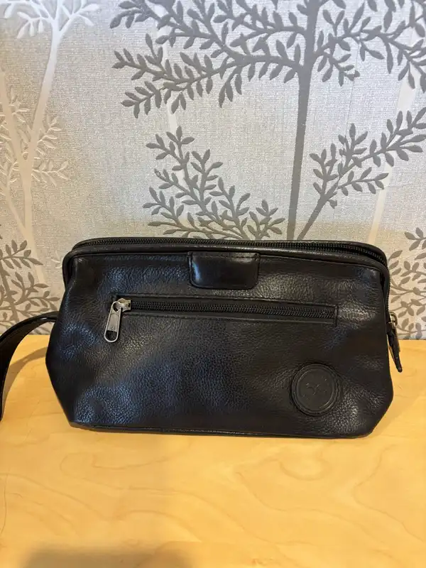 Cellini leather wash bag