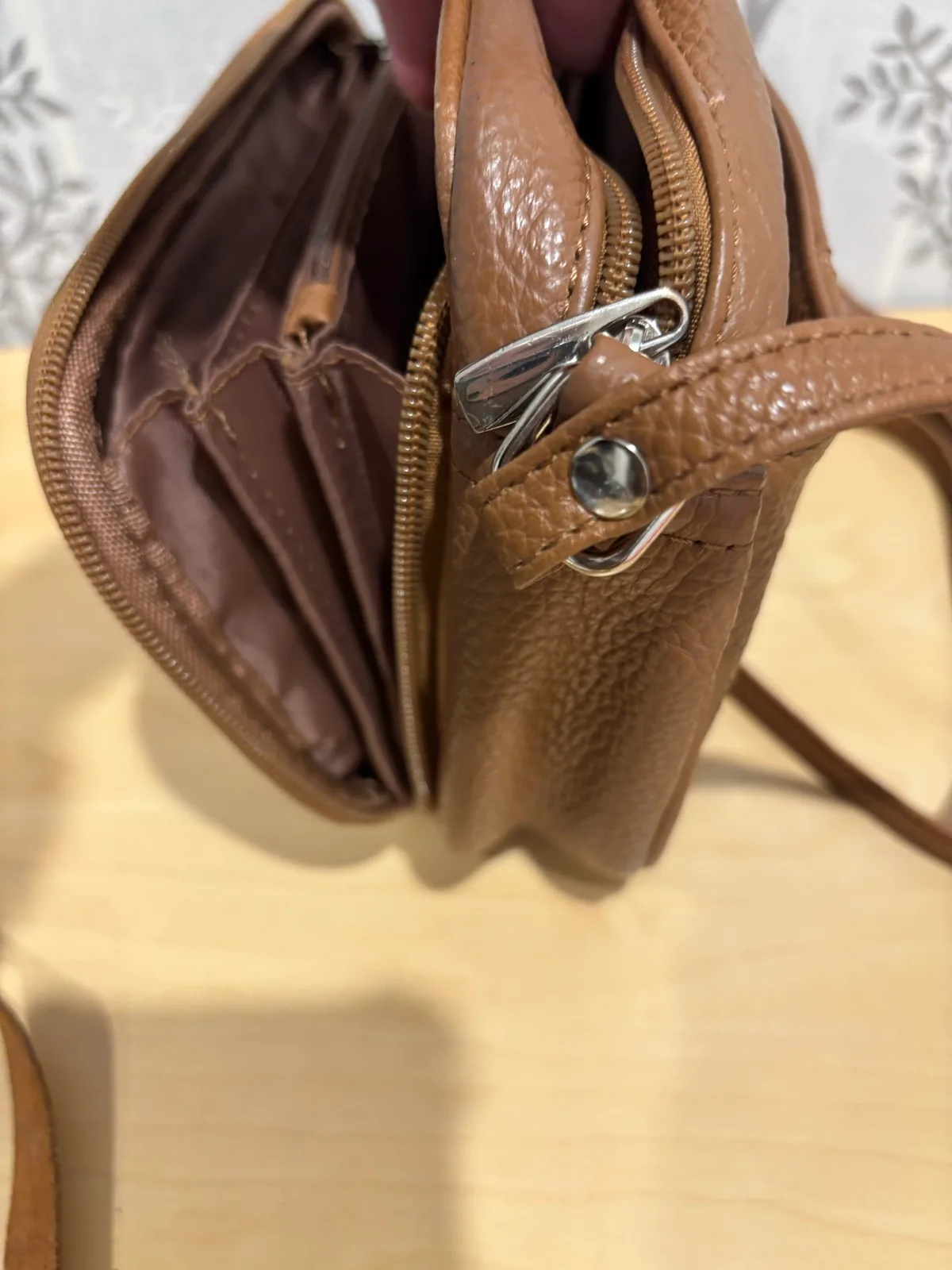 Leather crossbody bag – photo 6