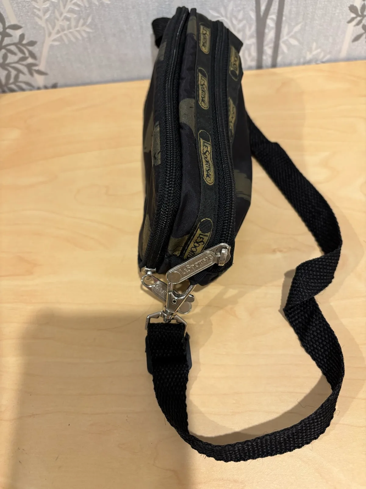 Lesportsac cosmetic bag – photo 3
