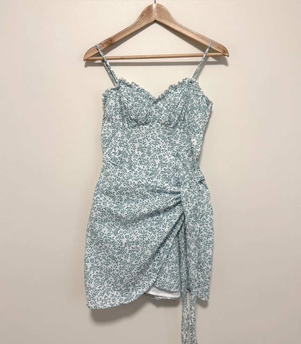 Ally Green Floral Wrap Mini Dress with Tie Waist - AU 8 — photo 3