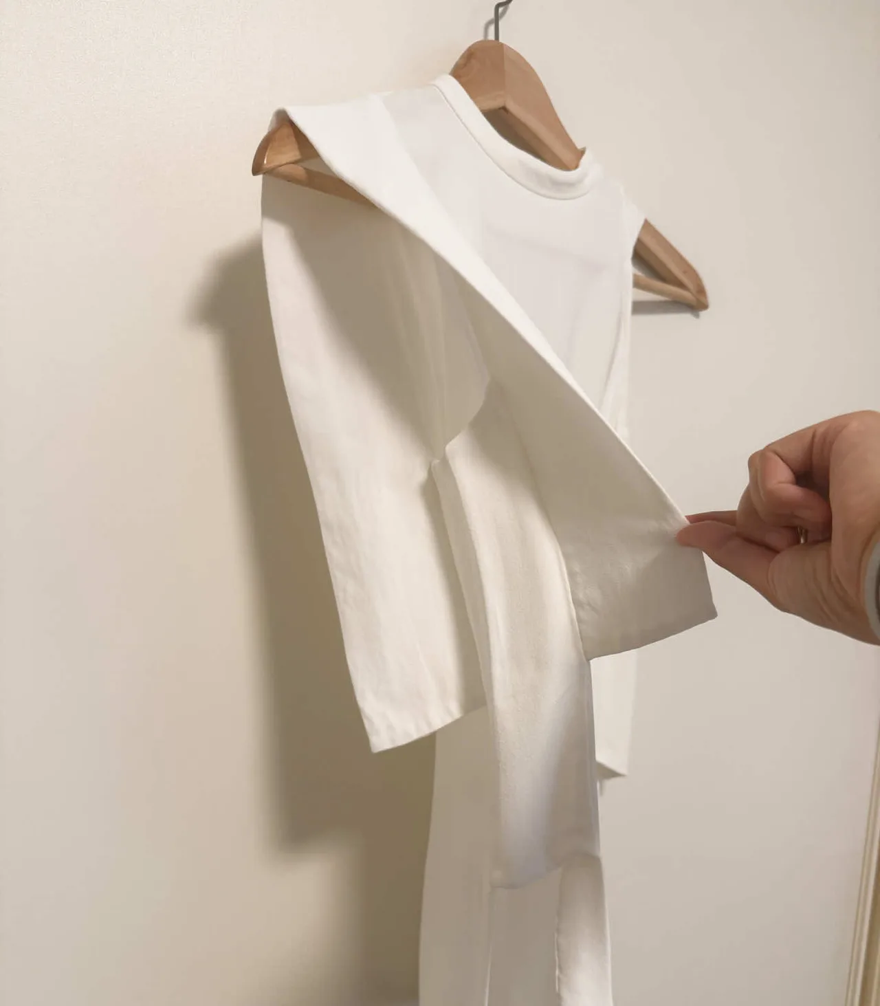 Sass & Bide White Asymmetric Viscose Sleeveless Top - AU 6 — photo 3