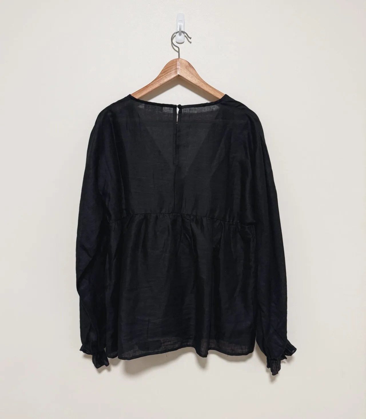 AERE Women's Black Linen V-Neck Balloon Sleeve Top - AU 6 — photo 4