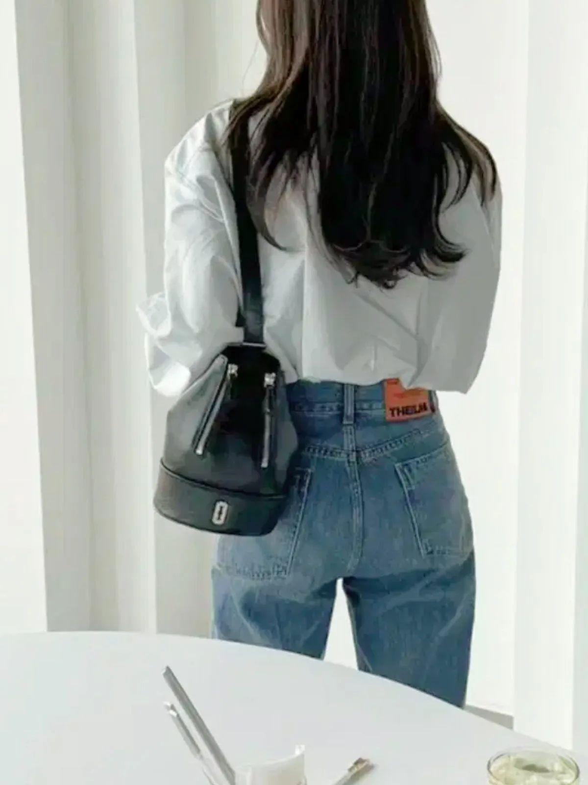 Vunque Black Enamel Leather Mini Shoulder Bag — photo 9