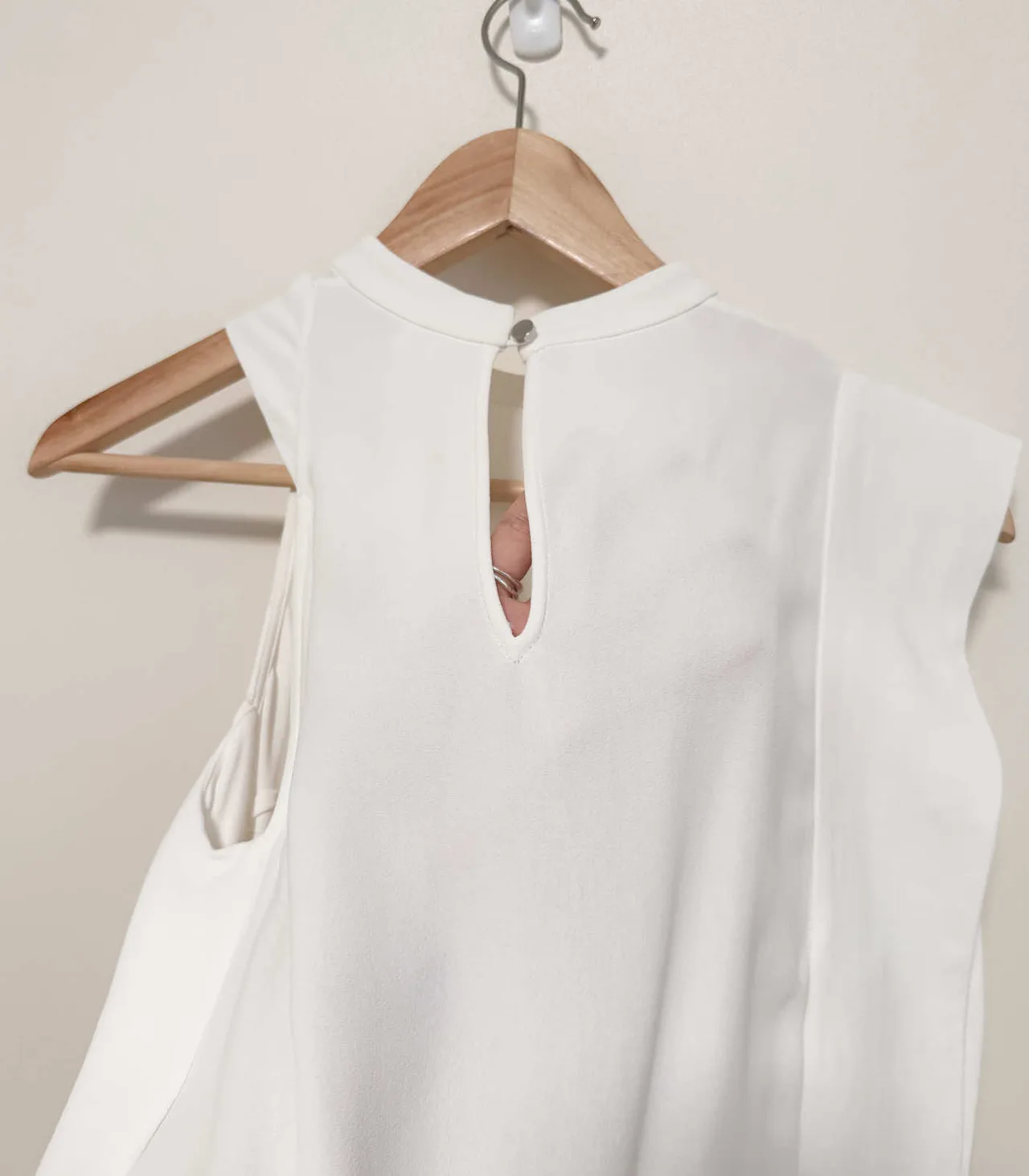 Sass & Bide White Asymmetric Viscose Sleeveless Top - AU 6 — photo 7