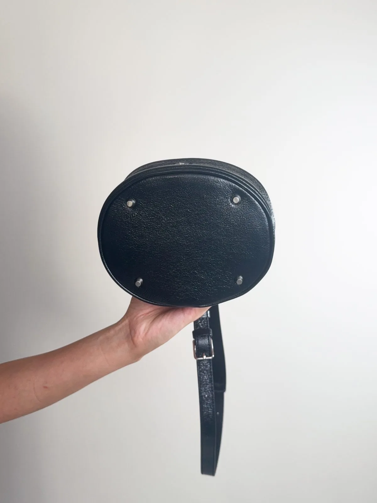 Vunque Black Enamel Leather Mini Shoulder Bag — photo 6