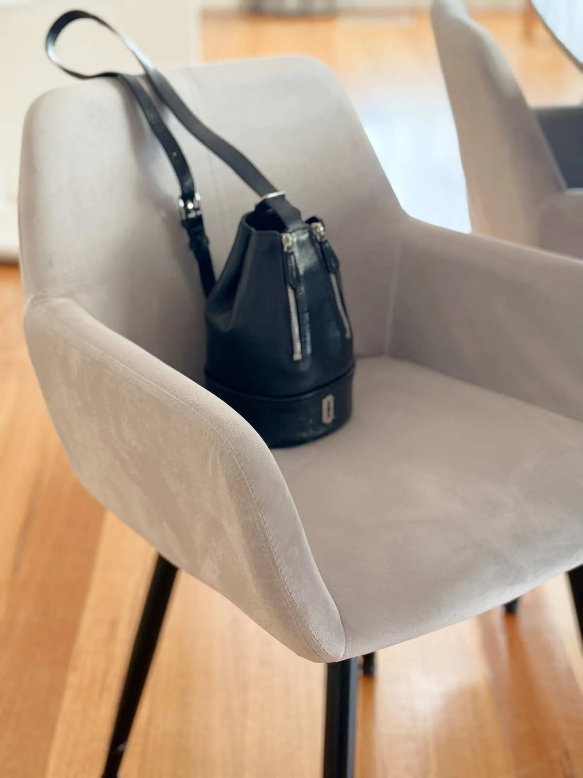 Vunque Black Enamel Leather Mini Shoulder Bag — photo 8