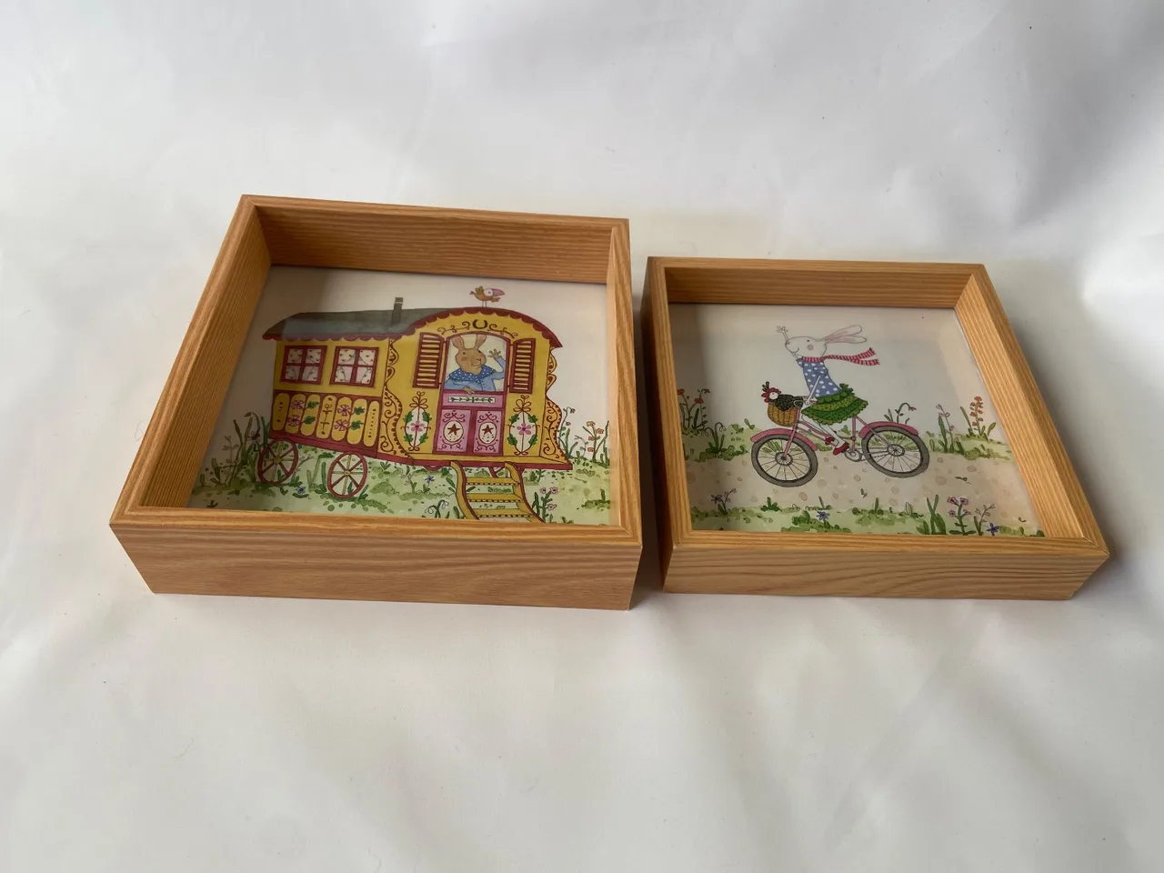 2 x Ruby Red Shoes Bookleaf in Wooden Square Frame — photo 2