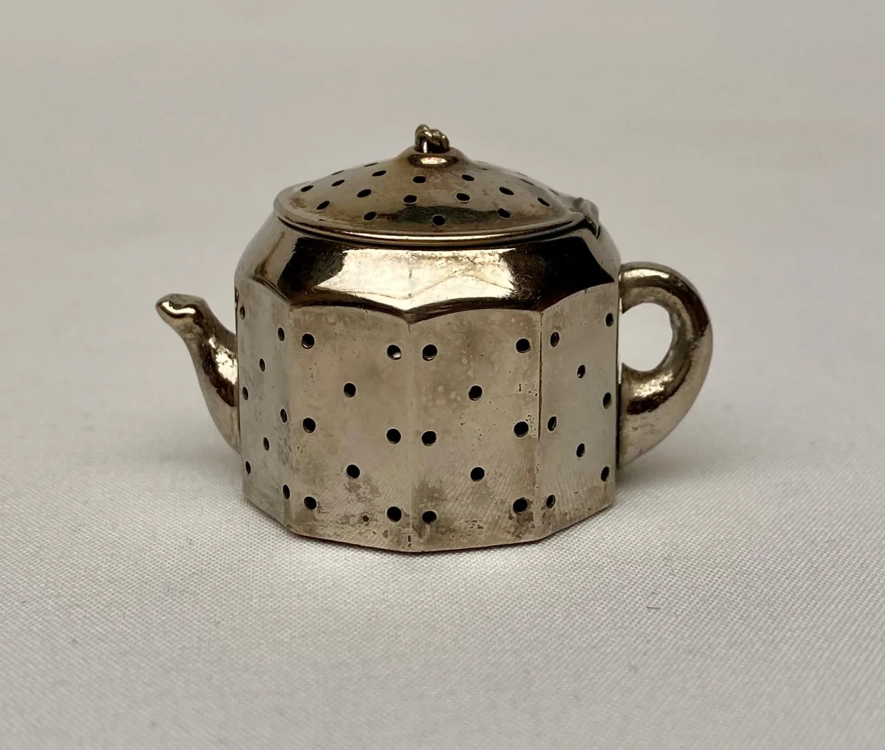 Vintage Tea Infuser Made in Japan in the shape of a Teapot — photo 2