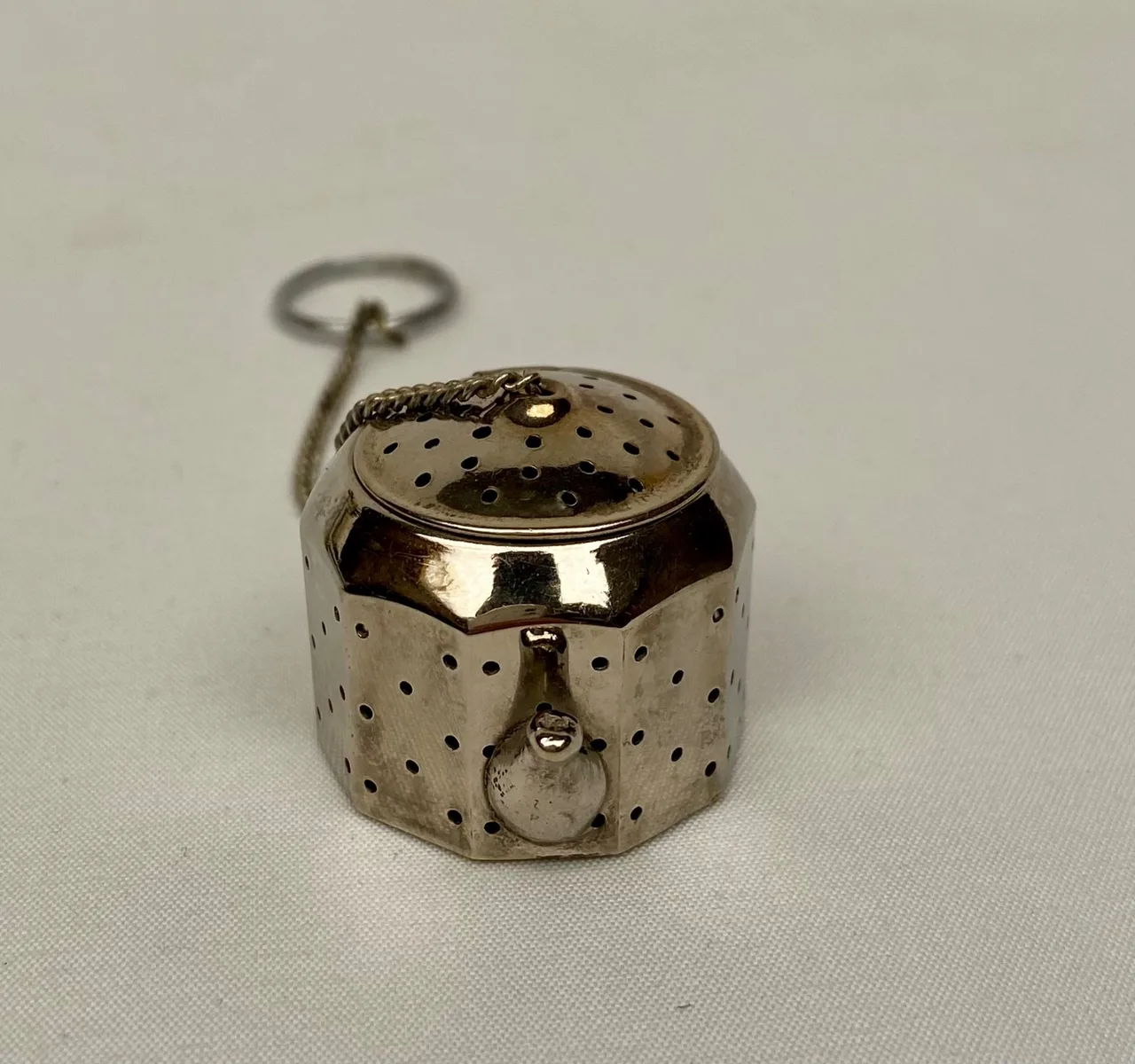 Vintage Tea Infuser Made in Japan in the shape of a Teapot — photo 4