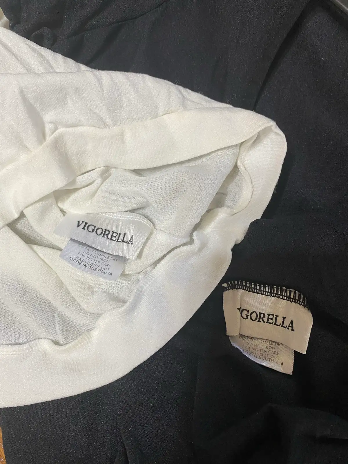 Vigorella Bundle (2) Polyamide Scoop Neck Tops Black / White very Stretchy EC – photo 5