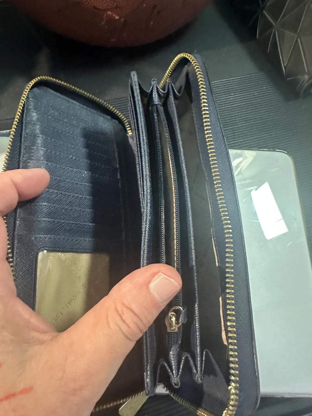 Michael Kors zip wallet - nice. — photo 6