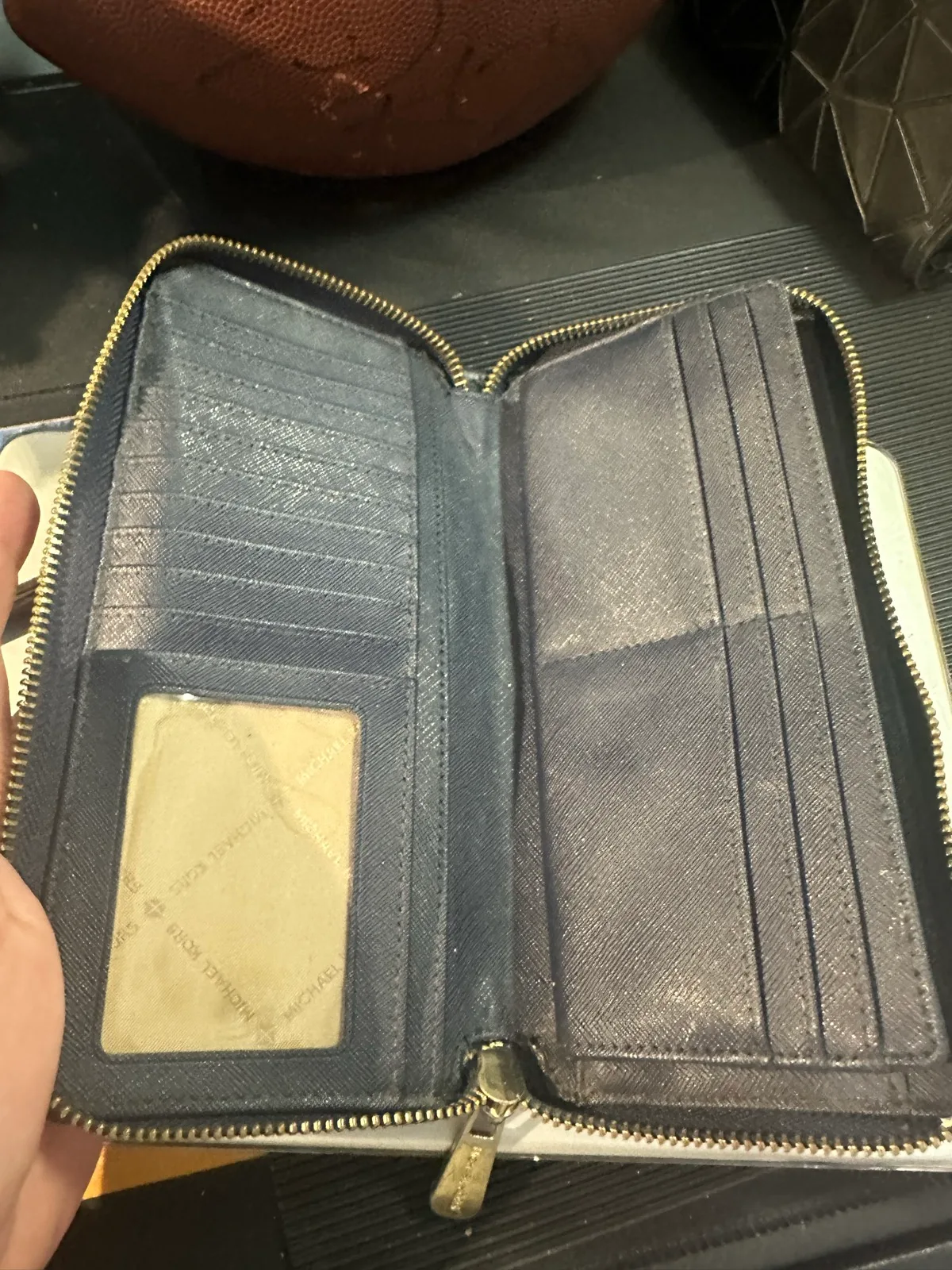 Michael Kors zip wallet - nice. — photo 8