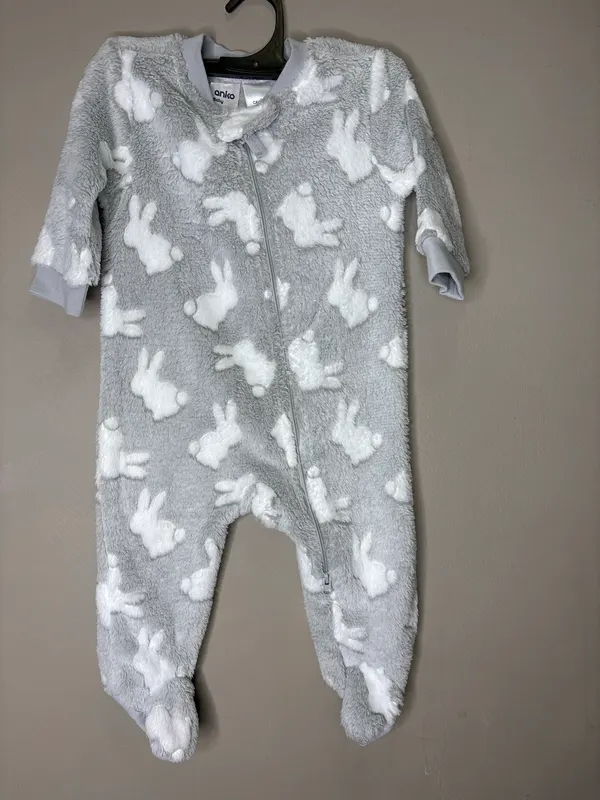 Baby One piece zip up rabbit fleece onesie Size 00