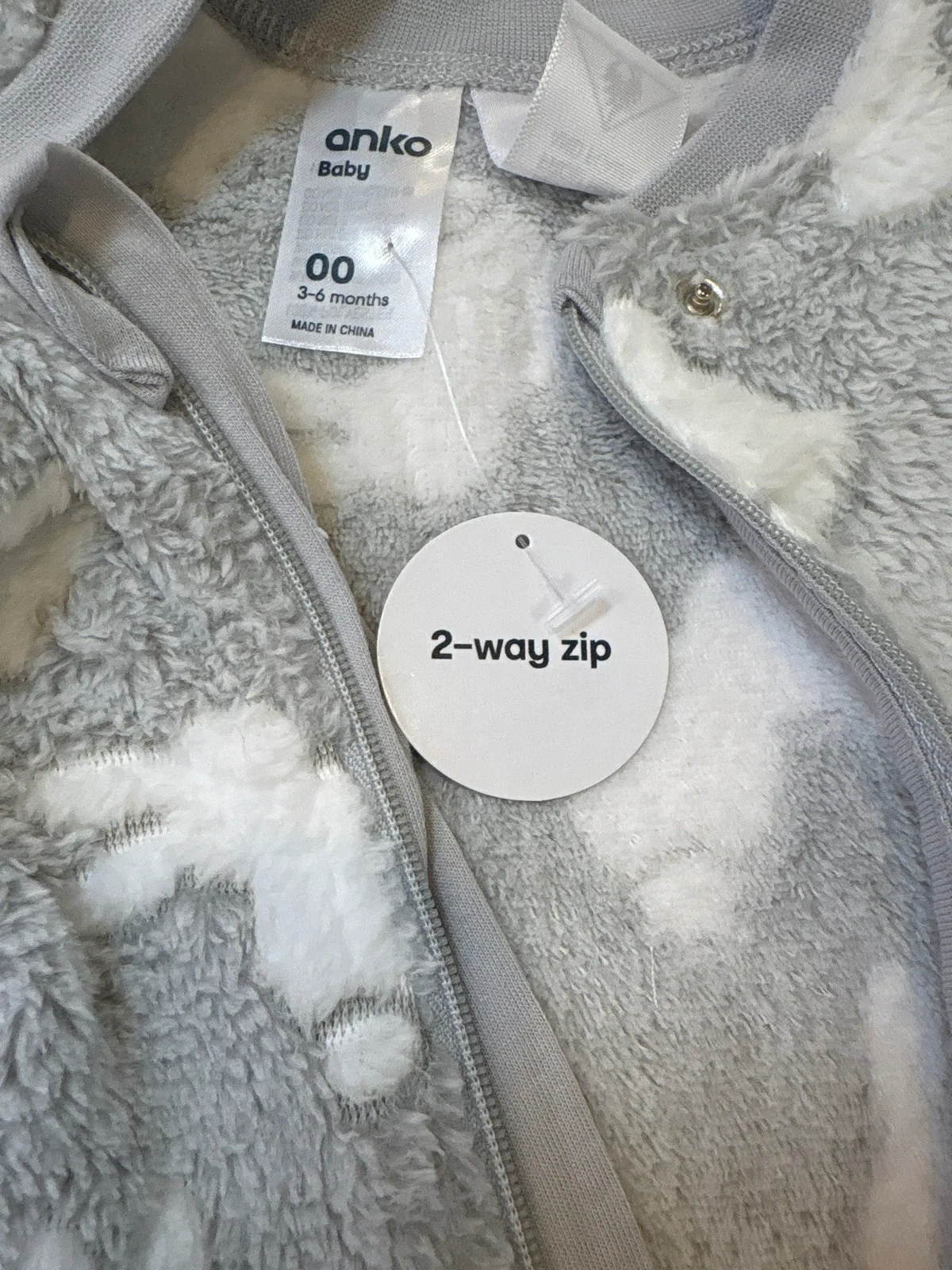 Baby One piece zip up rabbit fleece onesie Size 00 — photo 3