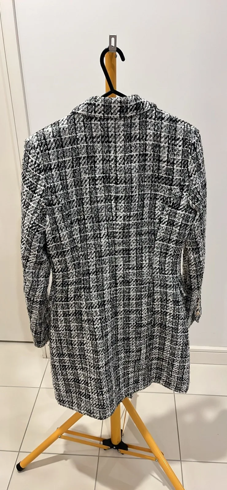 Classic black and white coat — photo 2