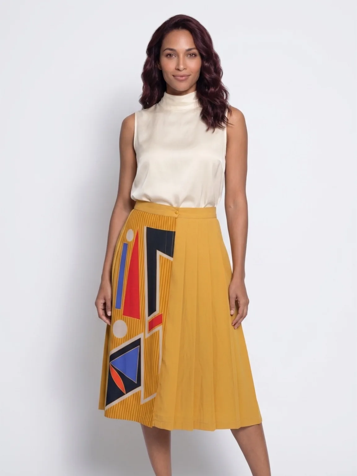 Pleated women's skirt.  Geometric Pattern in front. — photo 8