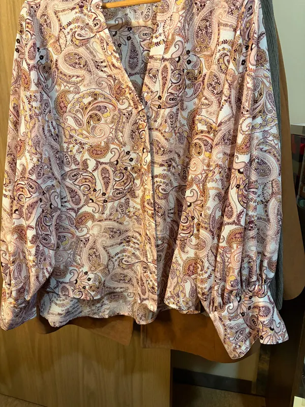 Vintage Pink Paisley Blouse – Excellent Condition