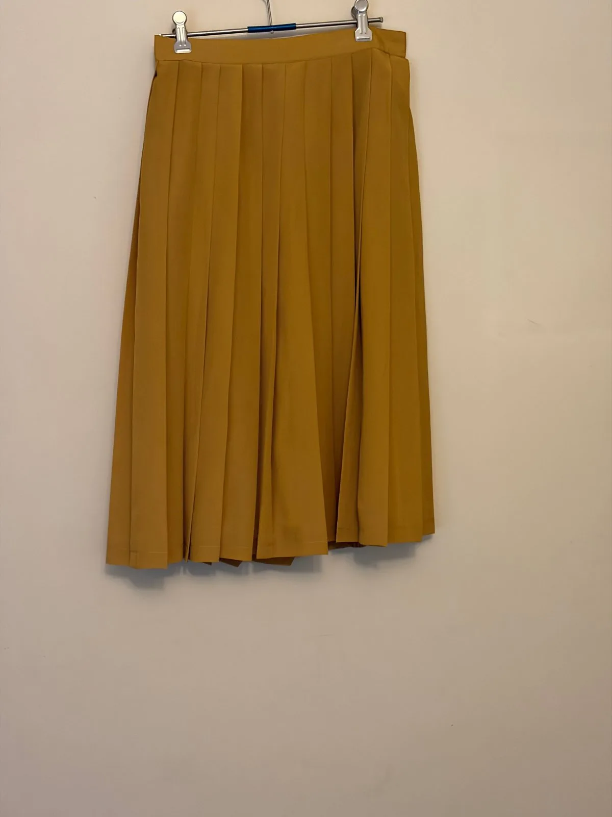Pleated women's skirt.  Geometric Pattern in front. — photo 2
