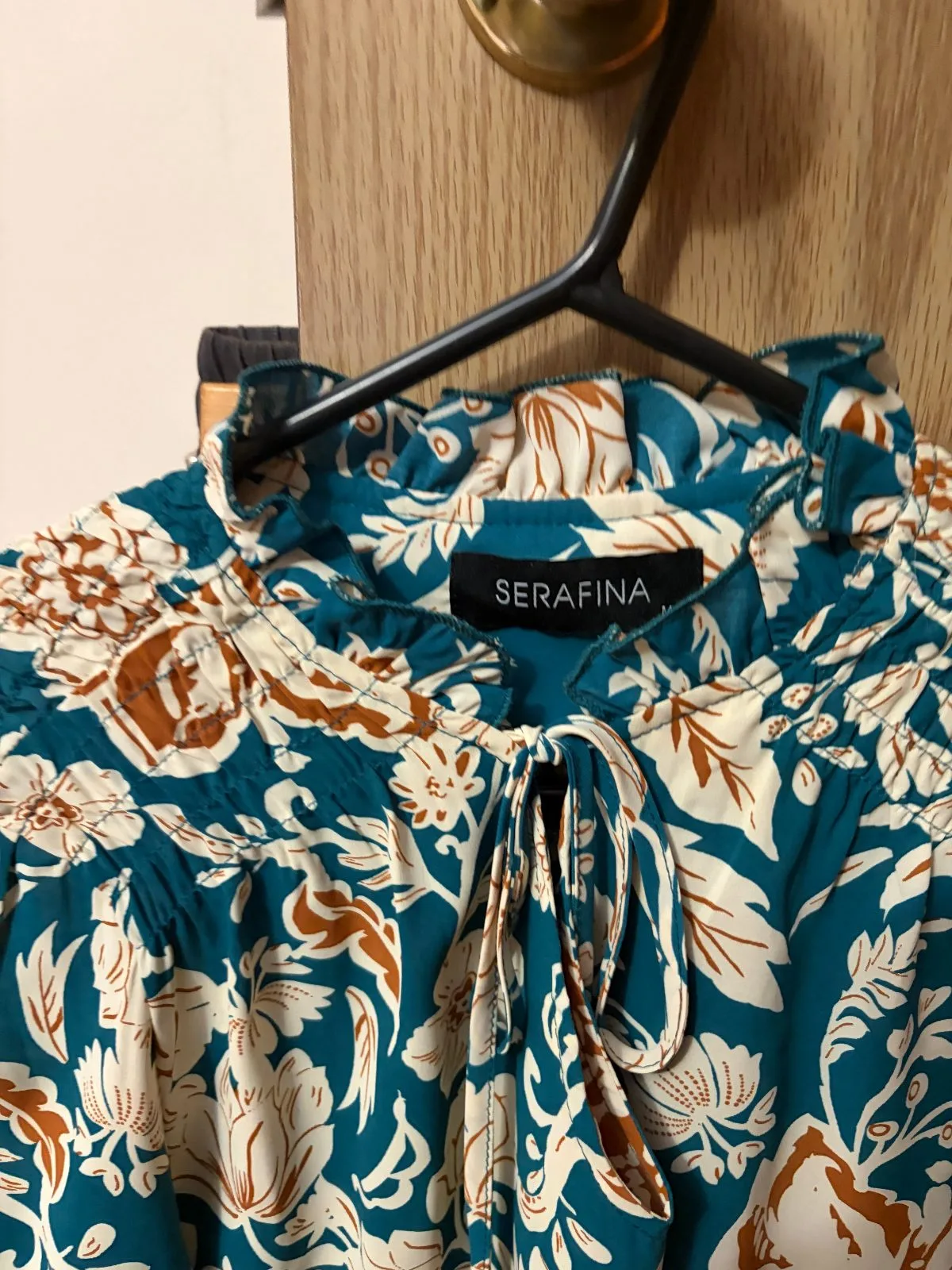 Vintage Serafina Blouse. Green silky fabric with cream and brown flower pattern. — photo 3