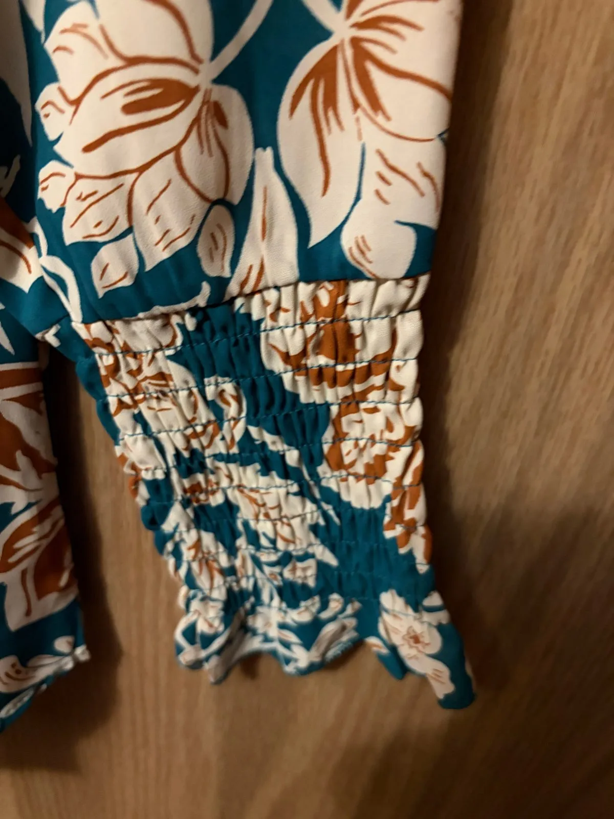 Vintage Serafina Blouse. Green silky fabric with cream and brown flower pattern. — photo 4