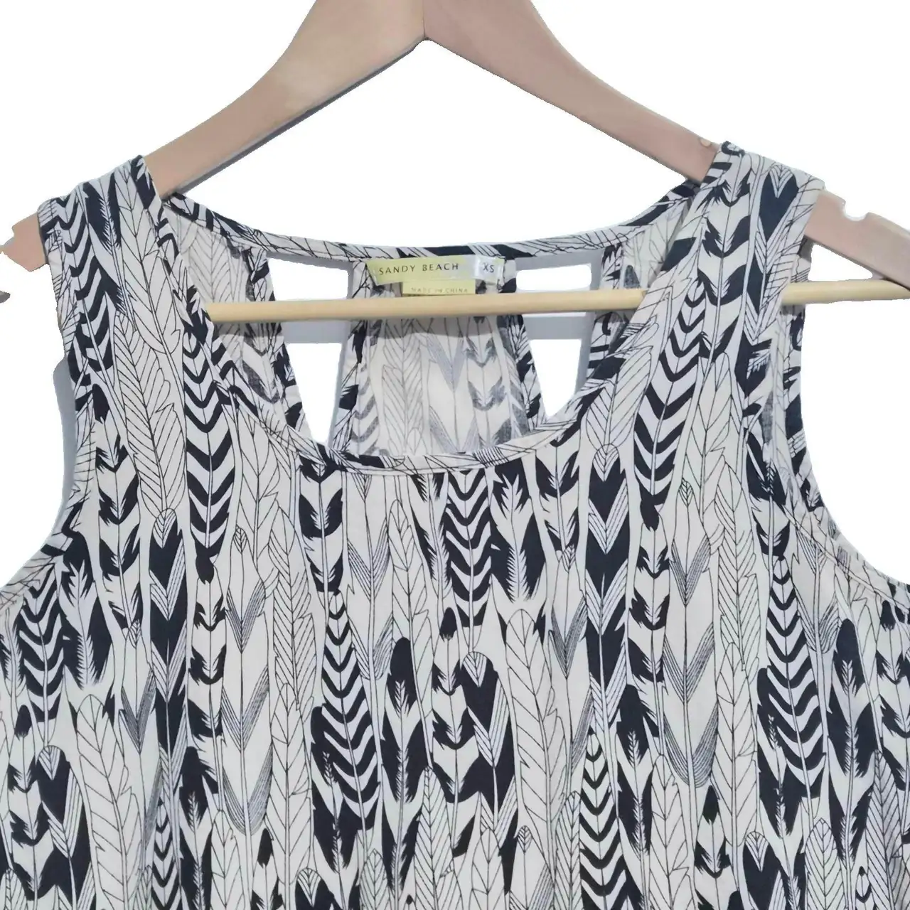 Sandy Beach XS Lightweight Feather Print Blouse Tank Top Cutout Back Boho Vibe – photo 10