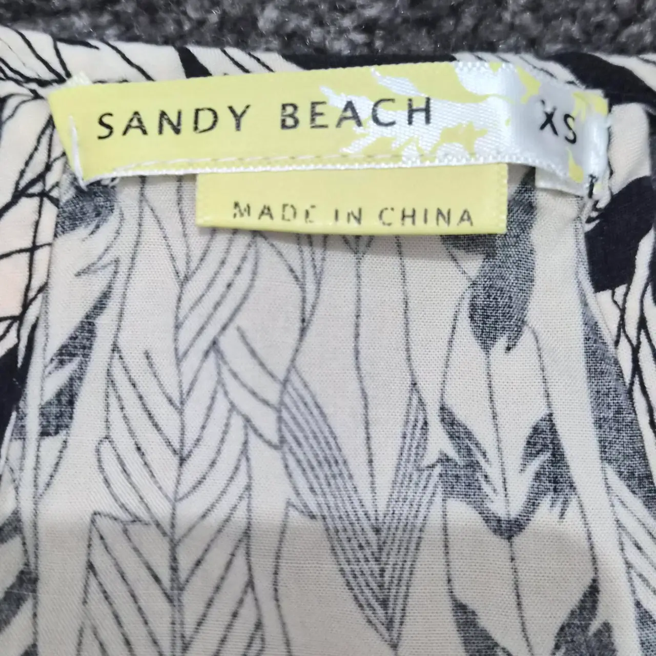 Sandy Beach XS Lightweight Feather Print Blouse Tank Top Cutout Back Boho Vibe – photo 3