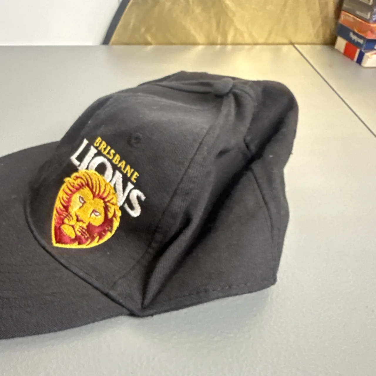 Kids Fitted Brisbane Lions Cap Retro Design – photo 4