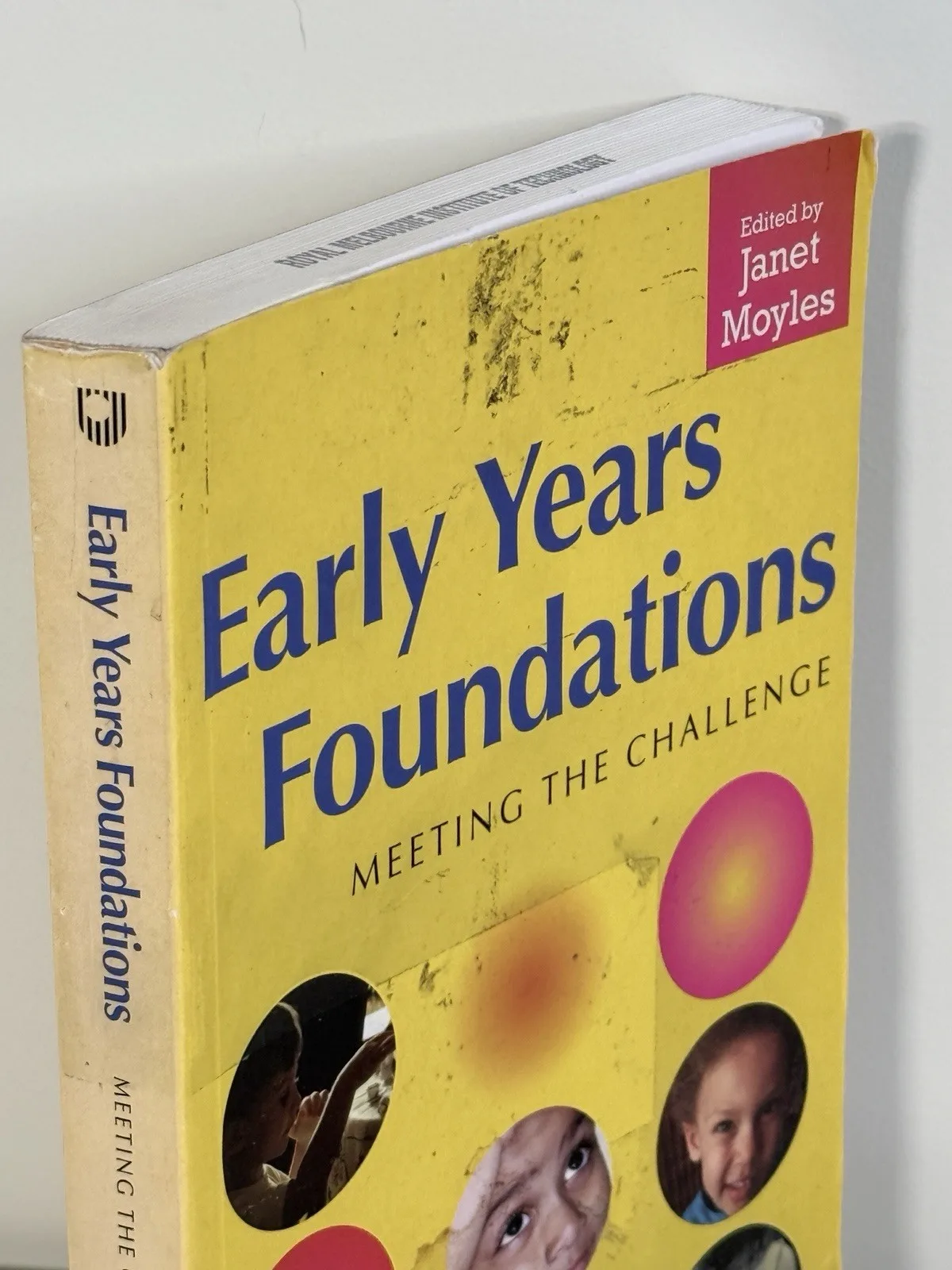 Early Years Foundations: Meeting the Challenge by Janet Moyles PB ISBN 97803352… – photo 2