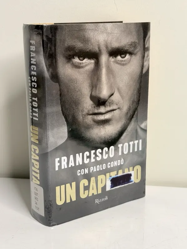 Francesco Totti, Paolo Condò Un capitano (Italian) Hardcover Biography 2018