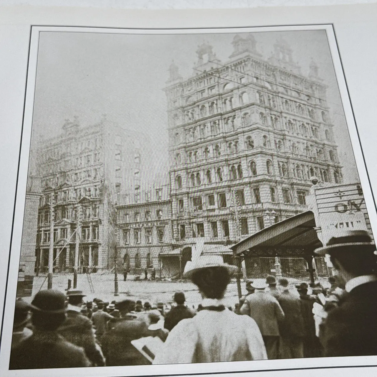 The Streets of Melbourne from Early Photographs Paperback Collectible – photo 9