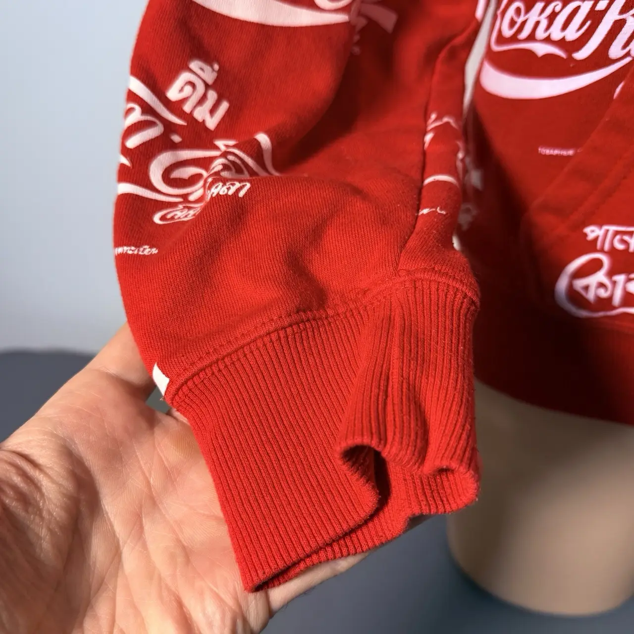 Coca Cola International Logo Red Hoodie Small Pullover Sweatshirt Rare – photo 4