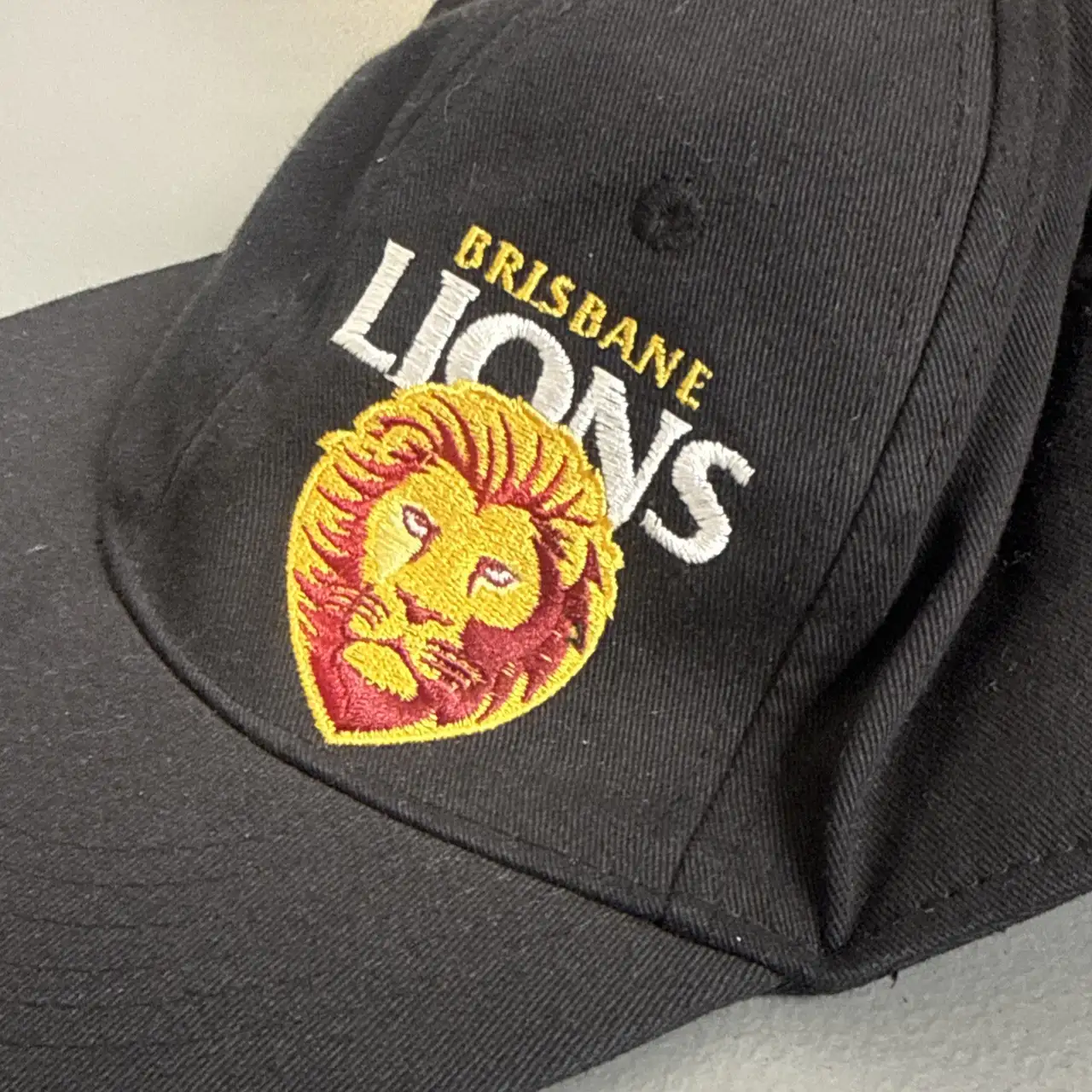 Kids Fitted Brisbane Lions Cap Retro Design – photo 2