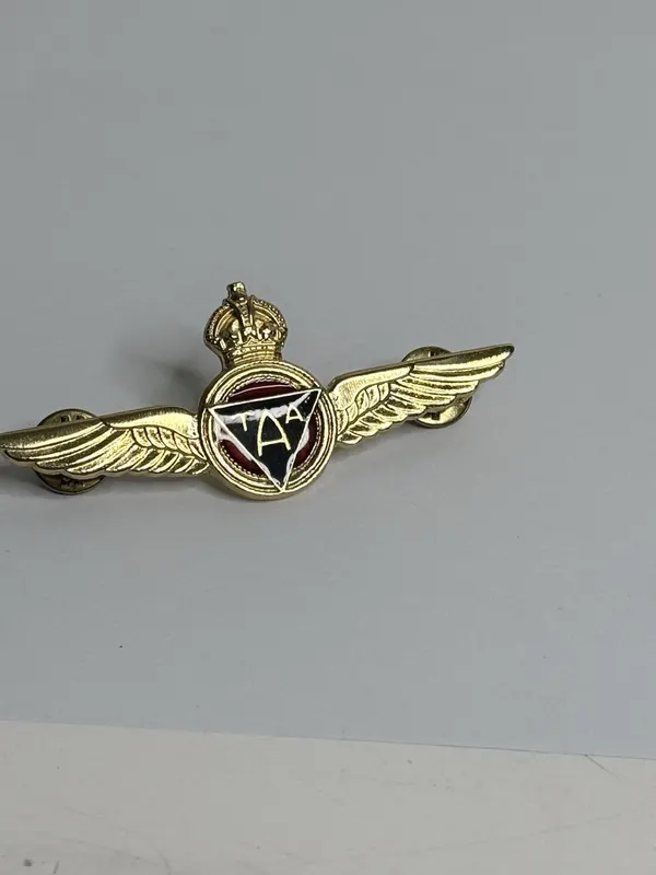 Vintage TAA Trans Australia Airlines Pilot Wings Badge Gold Crown Aviation