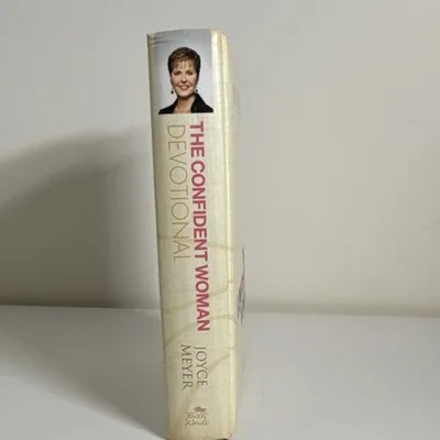 Joyce Meyer The Confident Woman Devotional: 365 Daily Inspirations Hardcover – photo 2