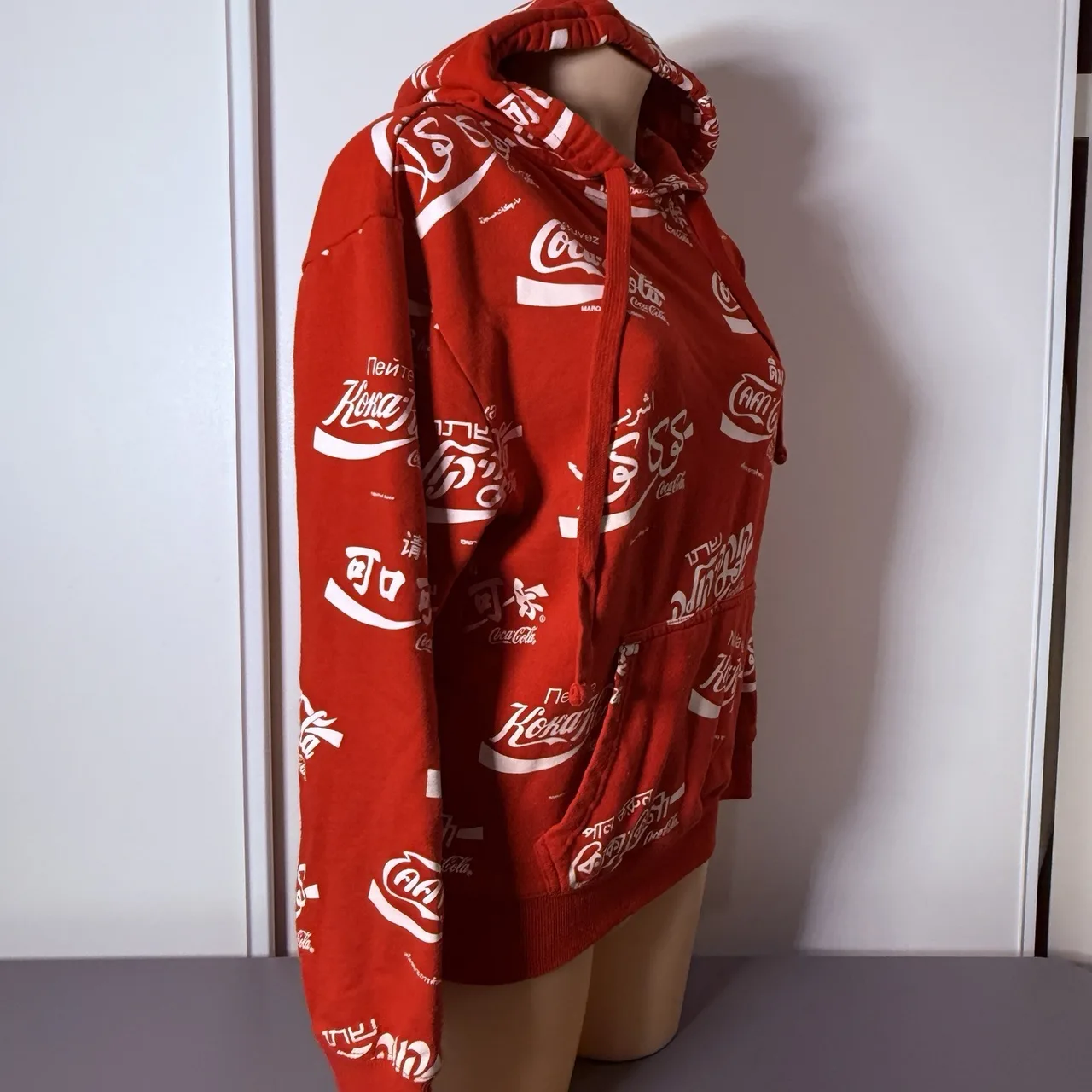 Coca Cola International Logo Red Hoodie Small Pullover Sweatshirt Rare – photo 3