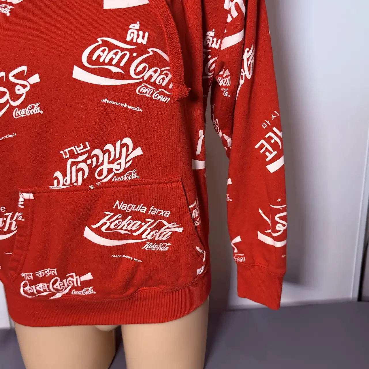 Coca Cola International Logo Red Hoodie Small Pullover Sweatshirt Rare – photo 2