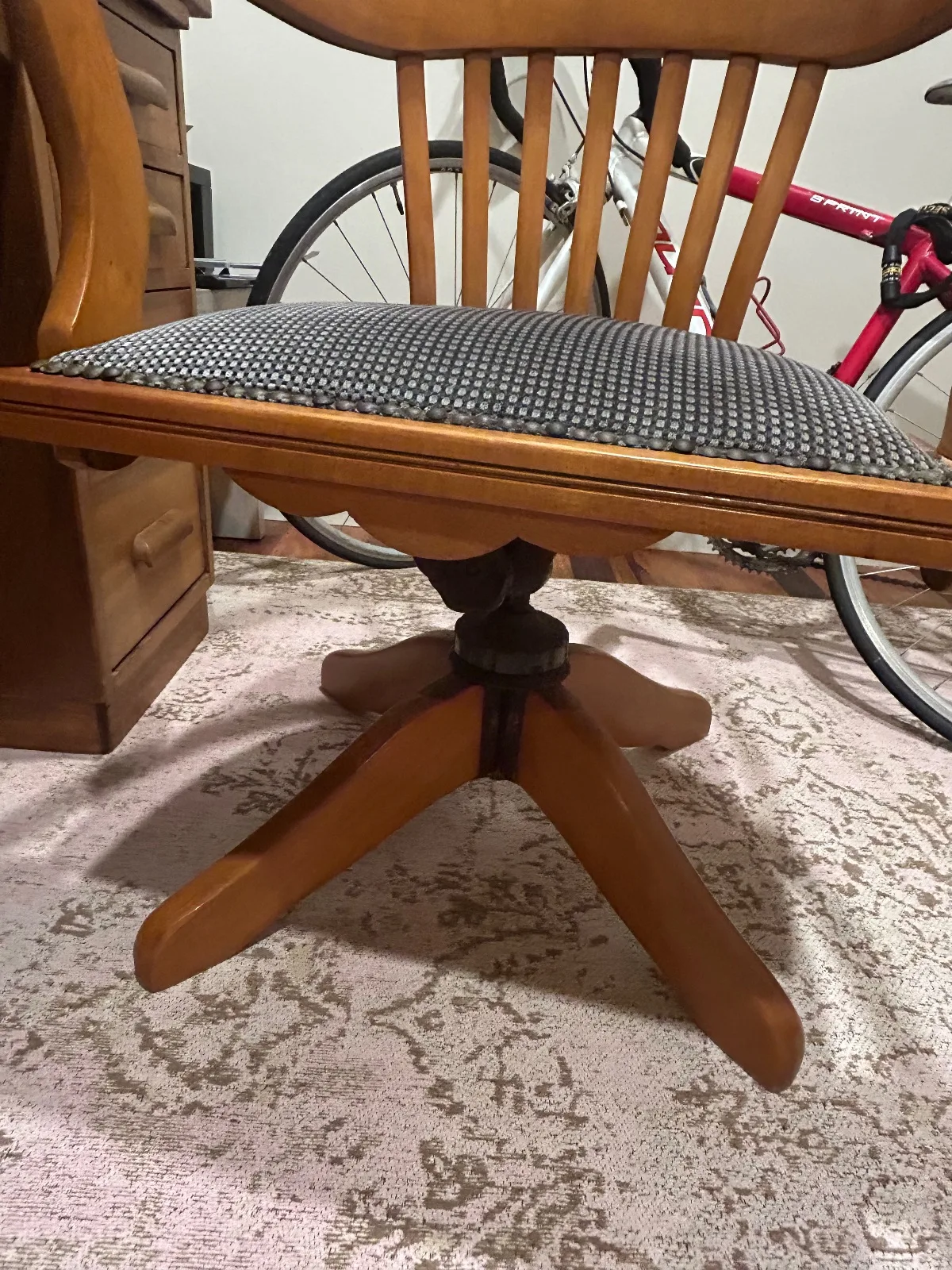 Vintage oak desk and chair – photo 6