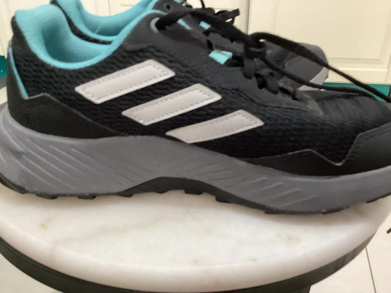 Black Adidas shoes size 7 US – photo 6