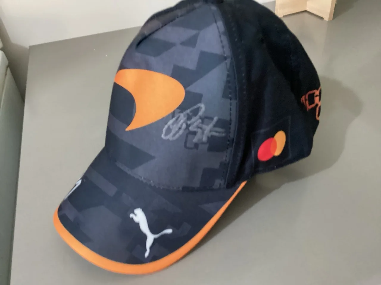 Oscar Piastri signed 1000thGP cap brand new – photo 2
