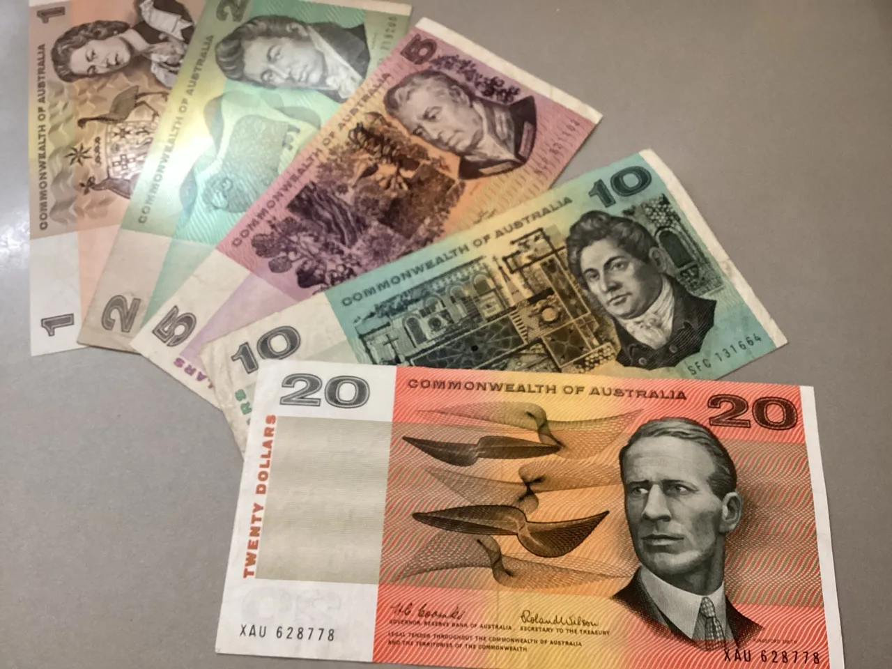 Set of Commonwealth of Australia notes – photo 2