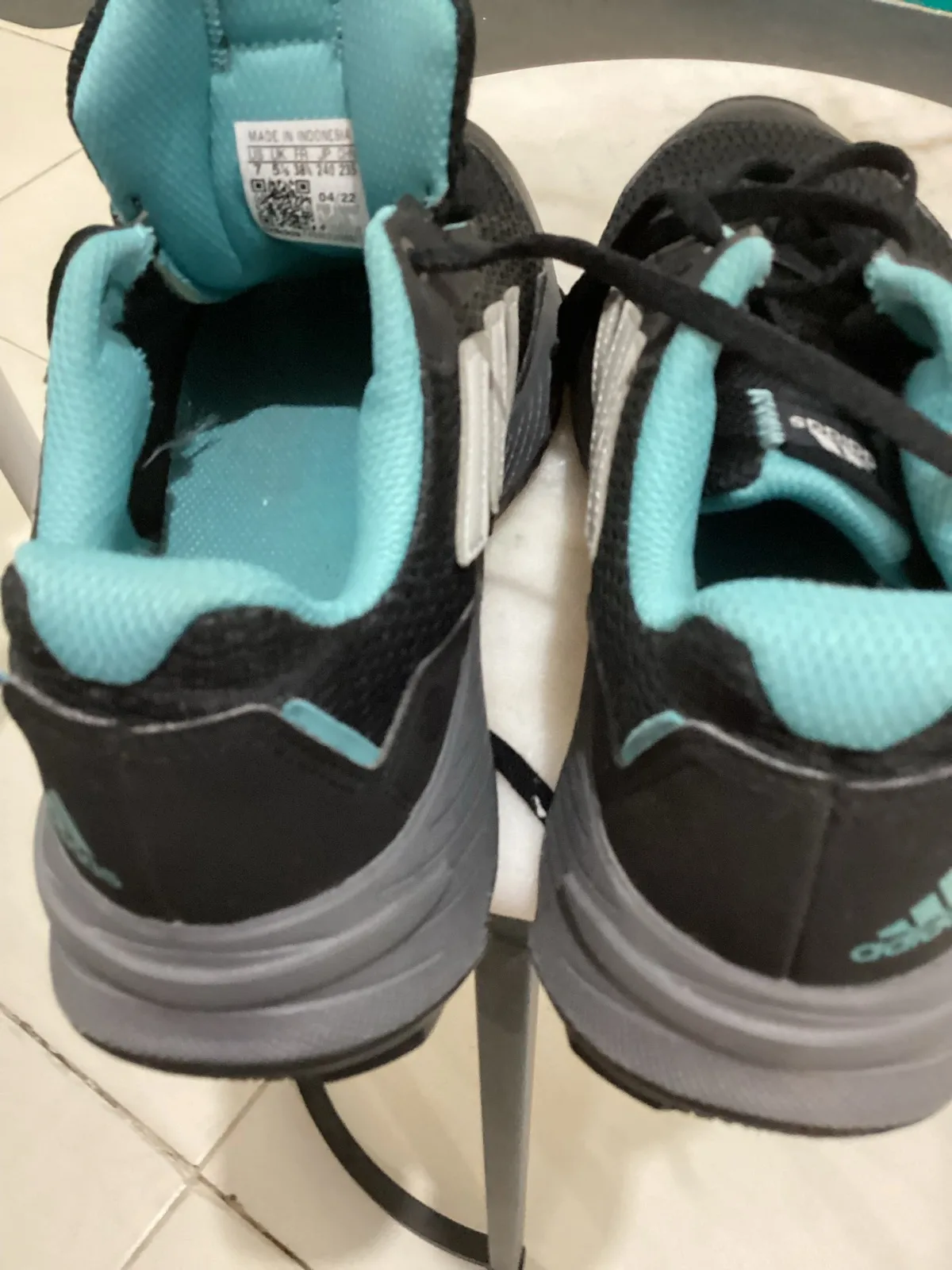 Black Adidas shoes size 7 US – photo 3