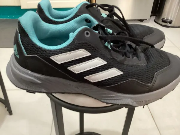 Black Adidas shoes size 7 US