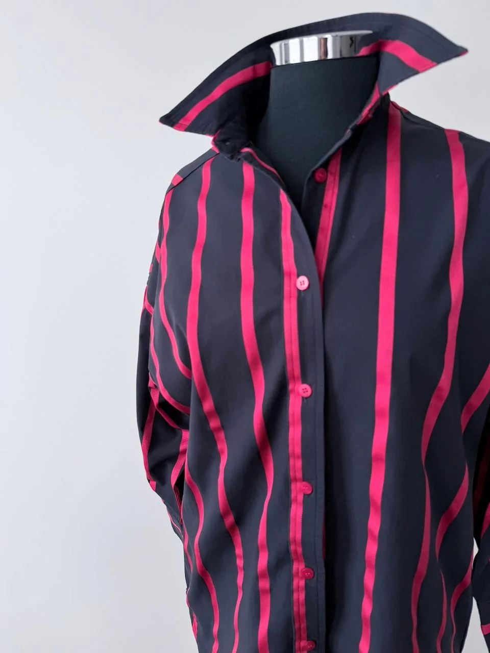 Alexandra Relaxed Textured Stripe Shirt Navy Red | Size 10 – photo 2