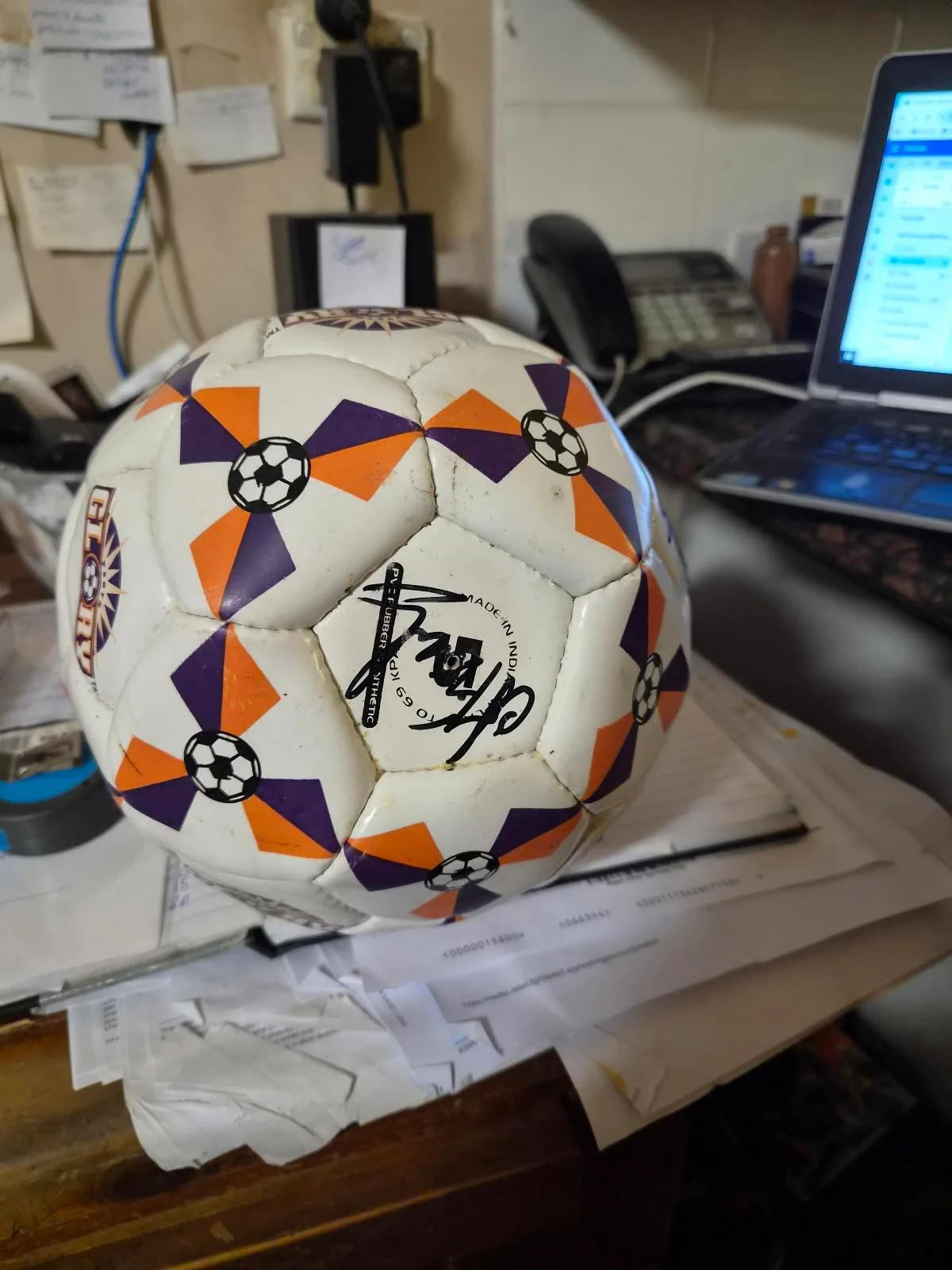 Perth glory soccer ball  signed — photo 4