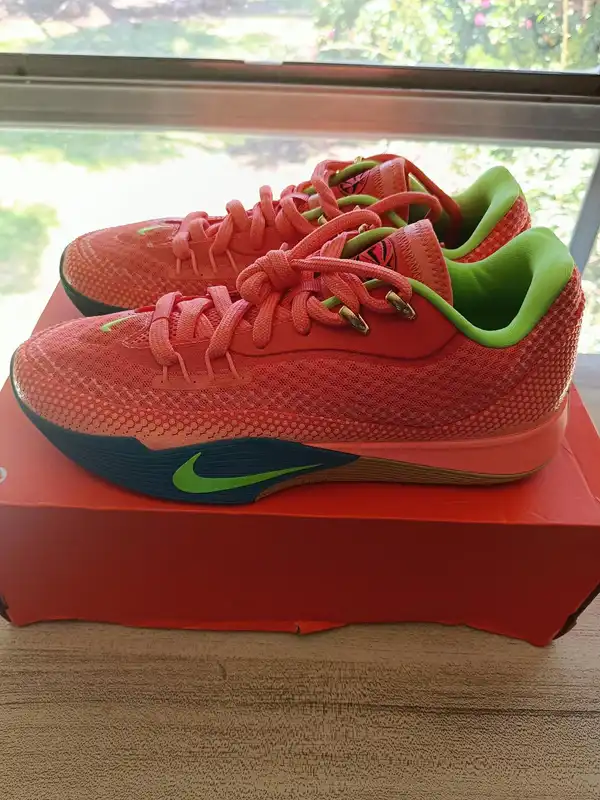 Nike S.T Flare size 10us men's