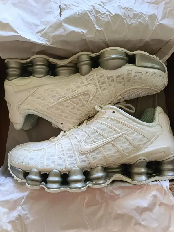 Nike Shox white Size 8us Ladies