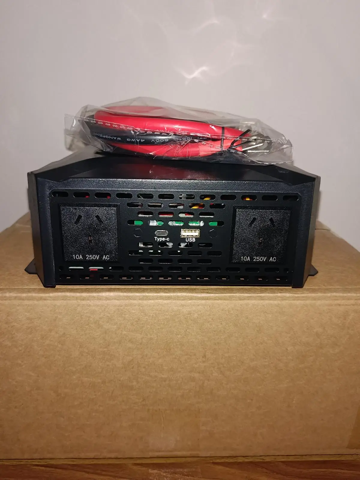 12 volt/ 2000 Watt Pure sine wave power inverter – photo 2